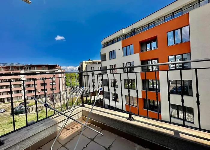 Raspberry Modern & Free Parking